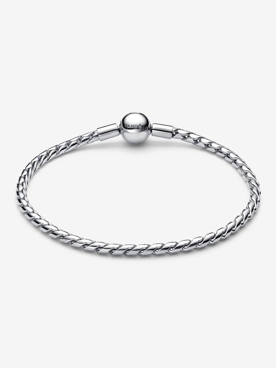 Round Clasp Wing Chain Bracelet
Sterling silver