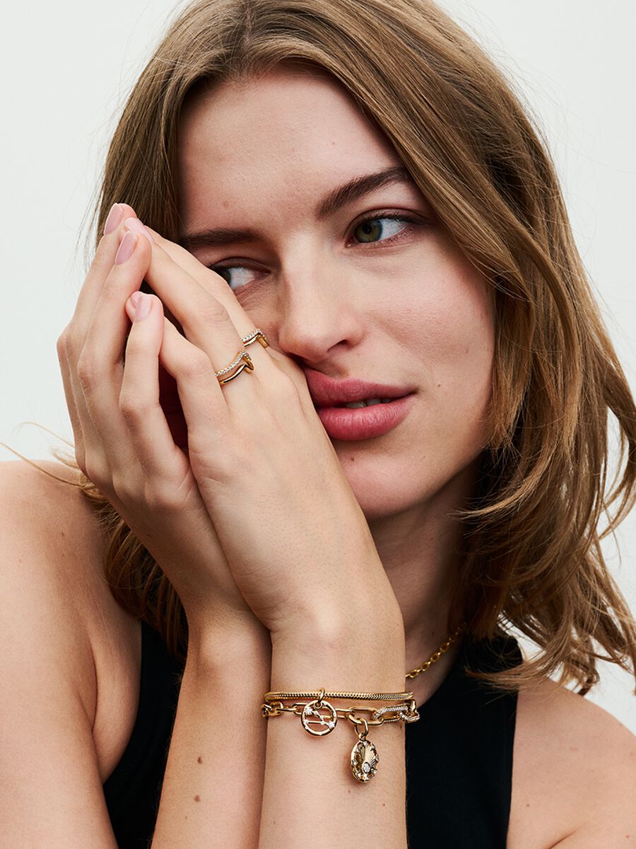 ME Small-Link Chain Bracelet
14k gold plating