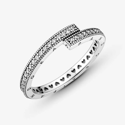 Sparkling Overlapping Ring