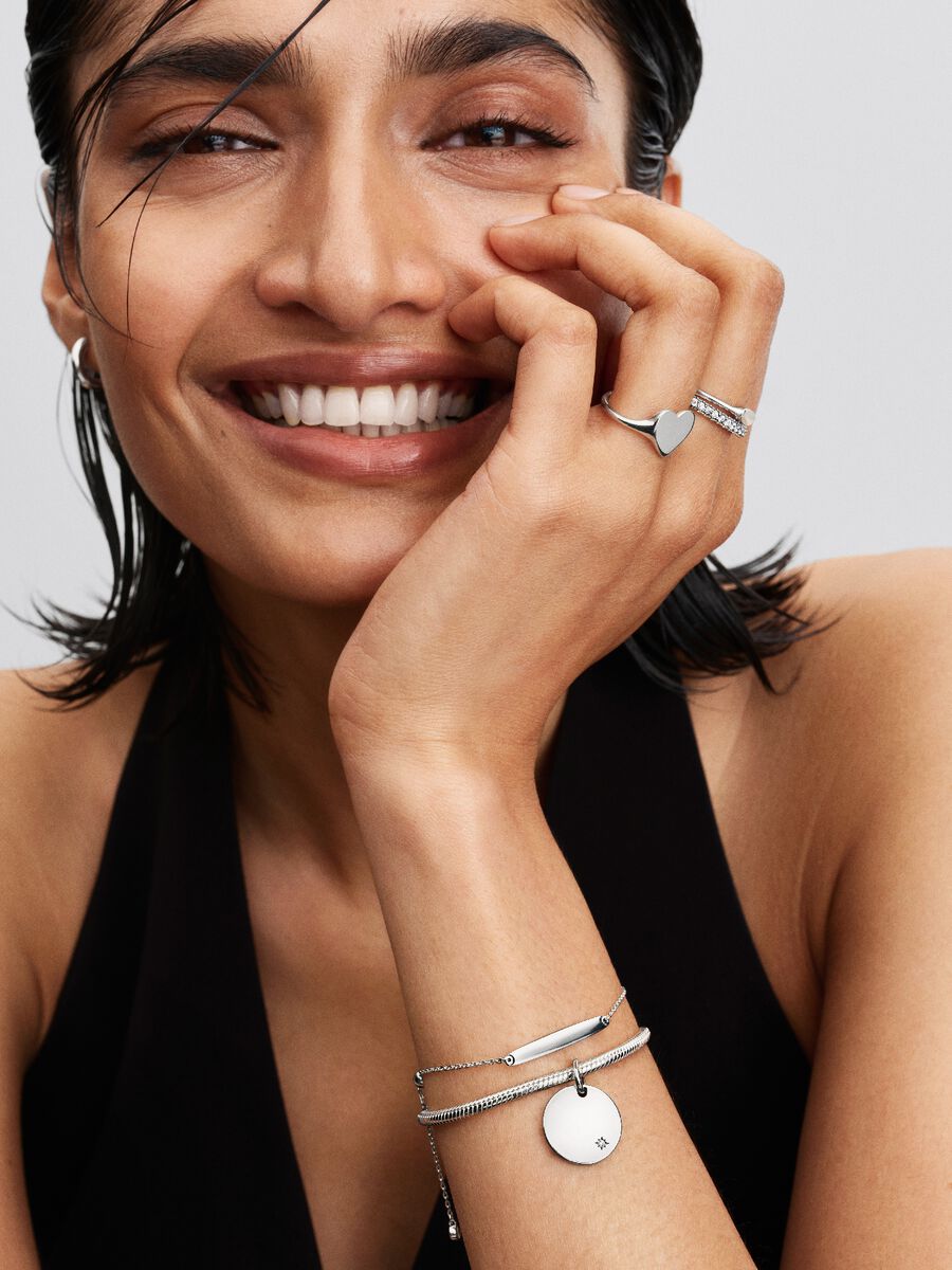 Engravable Bar Chain Bracelet
Sterling silver
