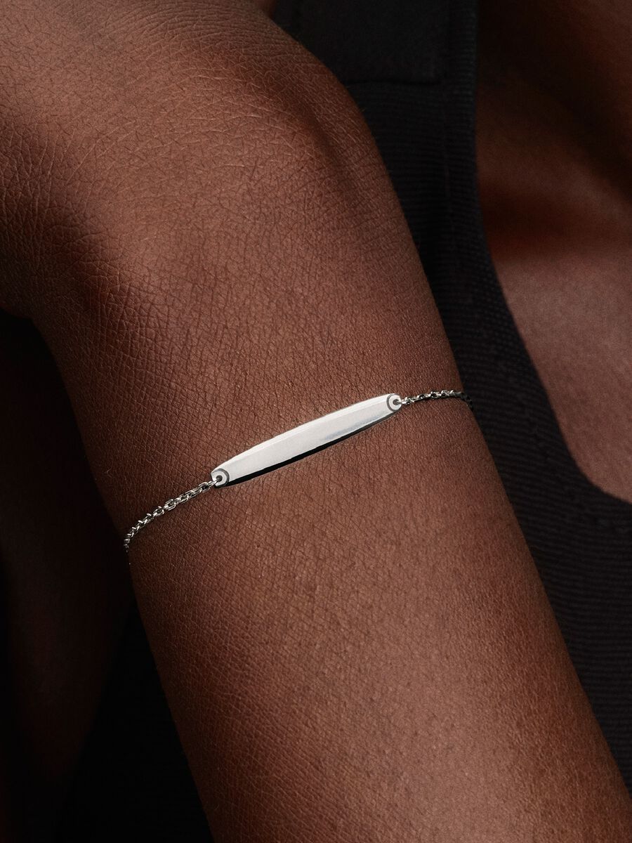 Engravable Bar Chain Bracelet
Sterling silver