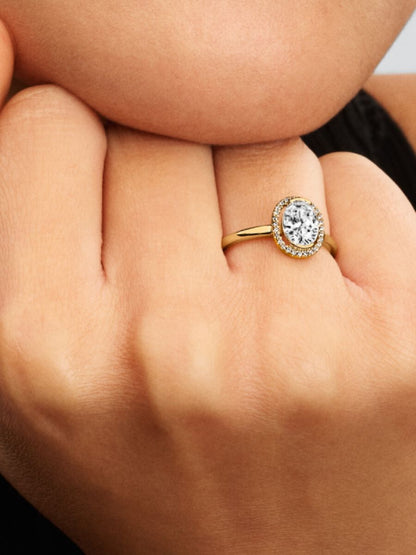 Oval Sparkling Halo Ring
14k gold plating