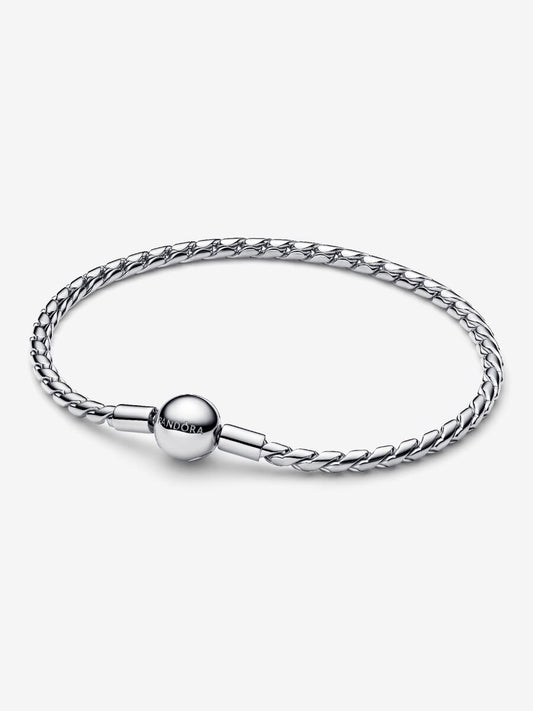 Round Clasp Wing Chain Bracelet
Sterling silver