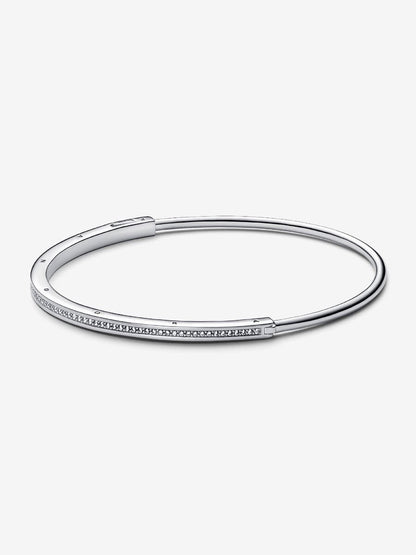 Pandora Signature I-D Pavé Bangle
Sterling silver