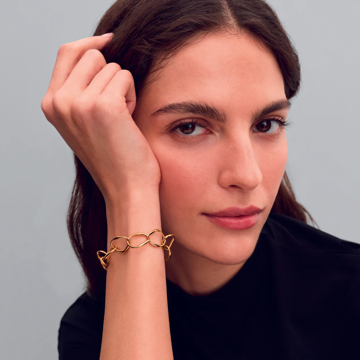 Organically Shaped Link Bracelet
14k gold plating
