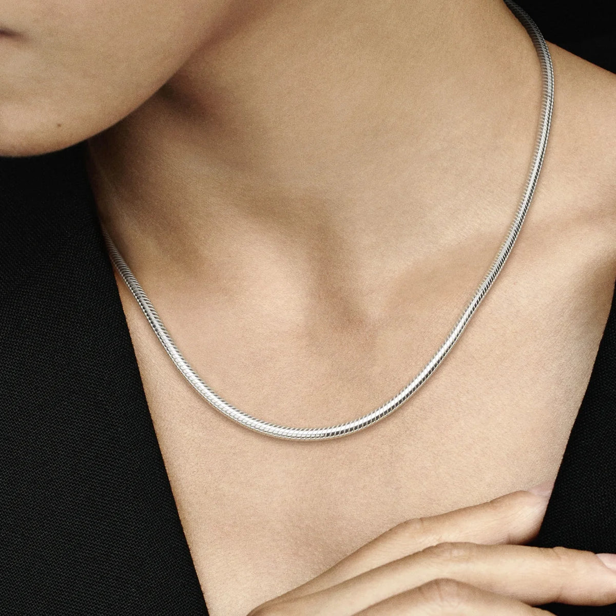Silver Necklace With Round Clasp