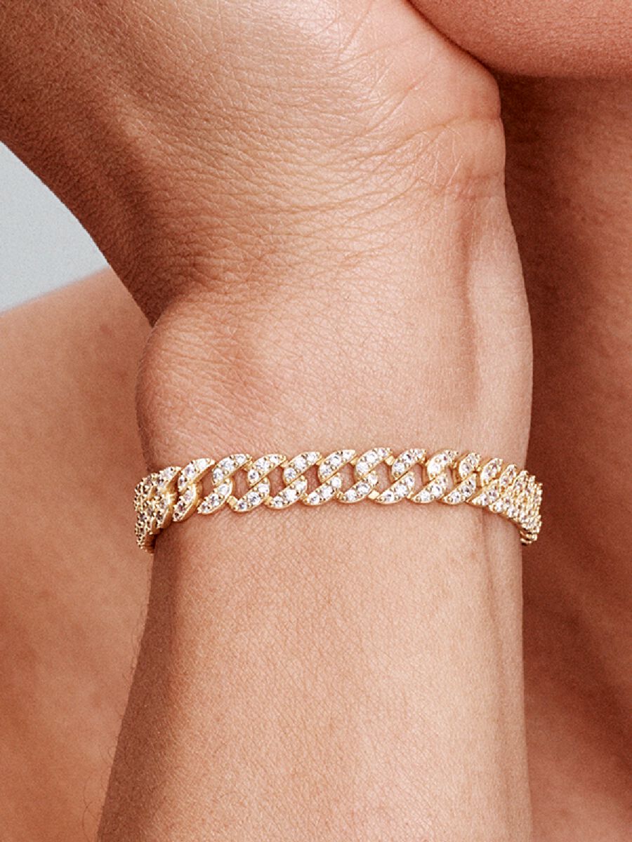 Pavé Cuban Chain Bracelet
14k gold plating