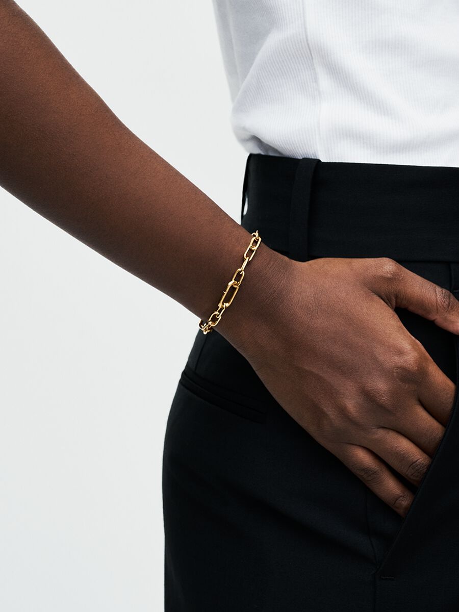 ME Small-Link Chain Bracelet
14k gold plating