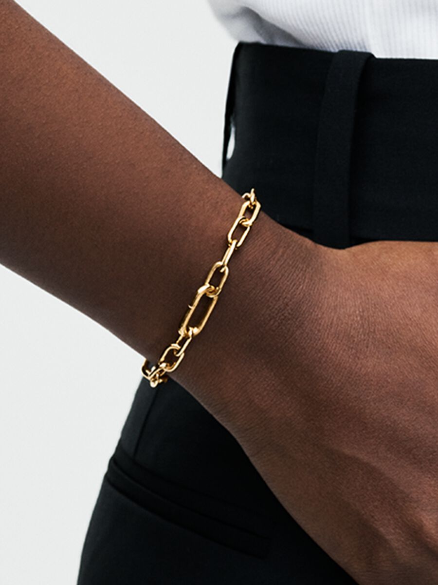 ME Small-Link Chain Bracelet
14k gold plating